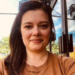 Meet your Posher, Lara